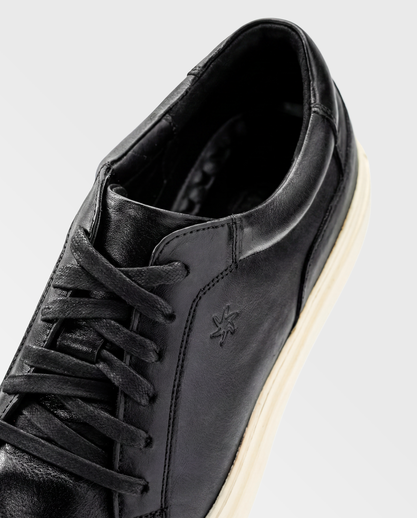 Aura Prime | Classic Black